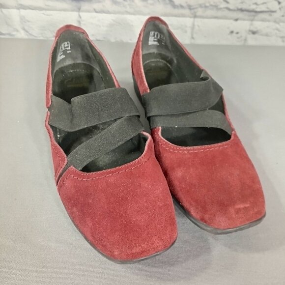 Clarks Wine Colored Suede Flats Elastic Strap 9W - Picture 9 of 9